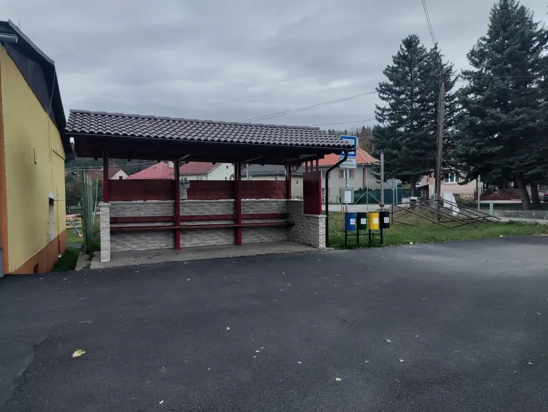 Rekonštrukcia autobusovej zastávky pri COOP JEDNOTA v obci Jasenie