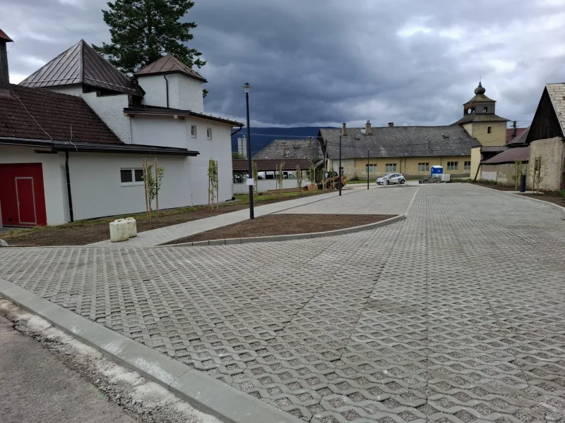 Úprava verejnej plochy v obci Jasenie
